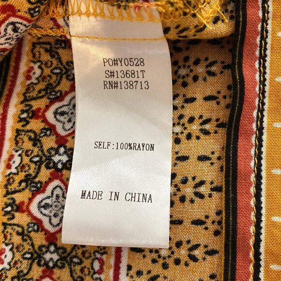 Doe & Rae Boho V-Neck Designed Top Size Medium - Picture 7 of 8